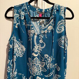 vince camuto blooming paisley print split neck top